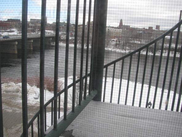 94 Main St, Auburn, ME 04210